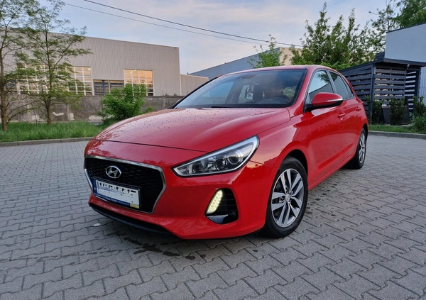 Hyundai I30 cena 39900 przebieg: 182712, rok produkcji 2017 z Pruszków małe 301